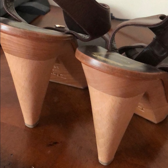 Sandel - Picture 6 of 9